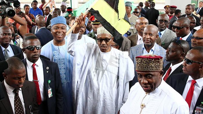 Nigeria reports recession, drop in investment amid falling currency rates